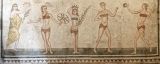 Mosaik der Bikini-Mädchen in der Villa del Casale CCBYSA 4.0 Holger Uwe Schmitt at-wikimedia.commons Mosaik der Bikini-Mädchen in der Villa del Casale CCBYSA 4.0 Holger Uwe Schmitt at-wikimedia.commons