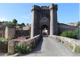 Porte Saint-Jacques in Parthenay CCBYSA4.0 Thérèse Gaigé@wikimedia.commons 
